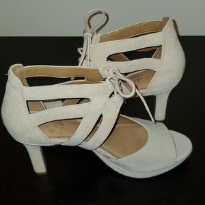 Clark's Mayra Ellie Nude Suede Tie Heels, size 7M